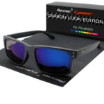 Motorsport Sonnenbrille in Carbon Optik mit polarisierten Gläsern dunkel Blau bei Luxxada Shoppen